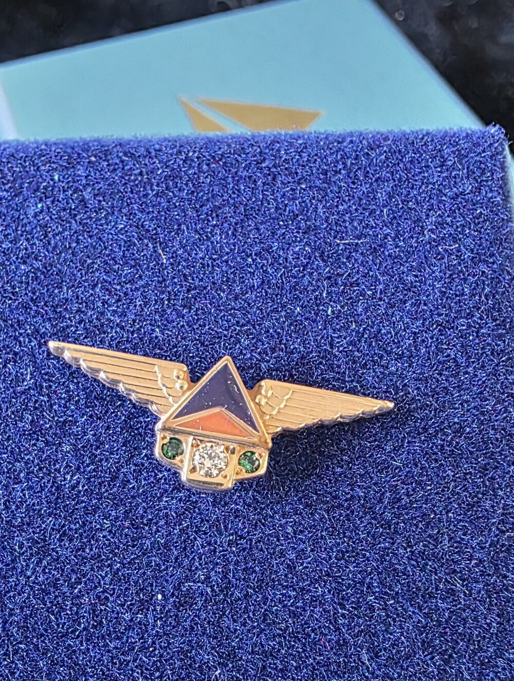 Vintage Delta Air Lines 30 Year Service Tie Tac 10K Diamond Emerald Robbins